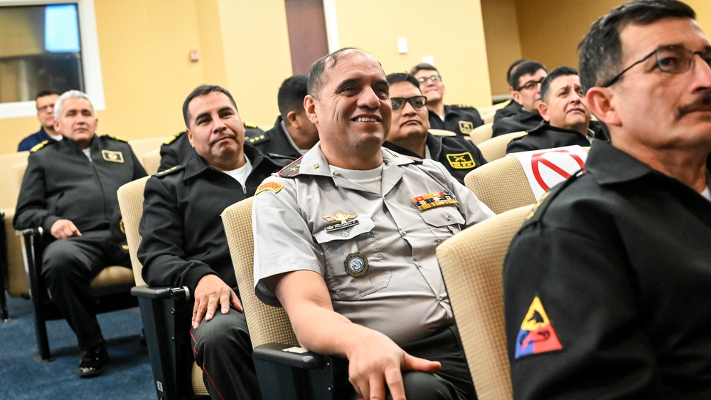 Joint Military Defense Academy of the Armed Forces of Ecuador visits the IADC