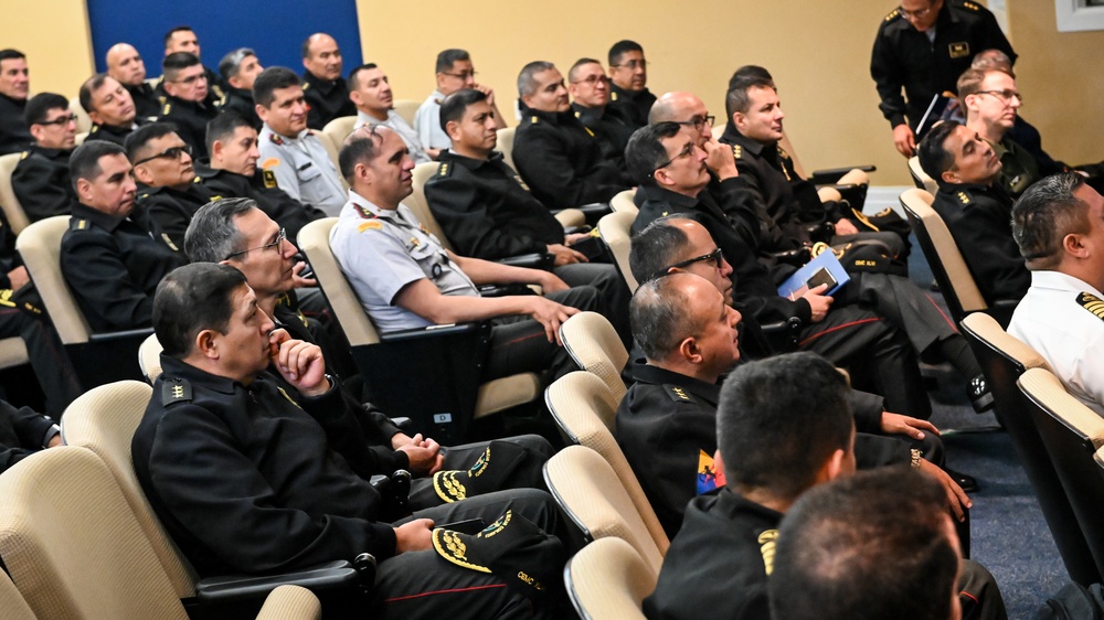 Joint Military Defense Academy of the Armed Forces of Ecuador visits the IADC