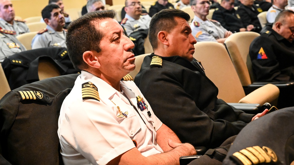 Joint Military Defense Academy of the Armed Forces of Ecuador visits the IADC