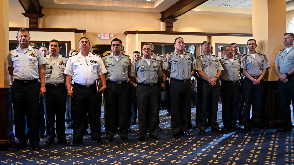 Joint Military Defense Academy of the Armed Forces of Ecuador visits the IADC