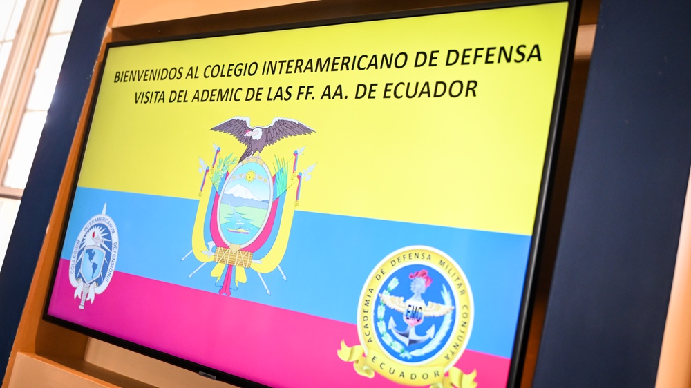 Joint Military Defense Academy of the Armed Forces of Ecuador visits the IADC