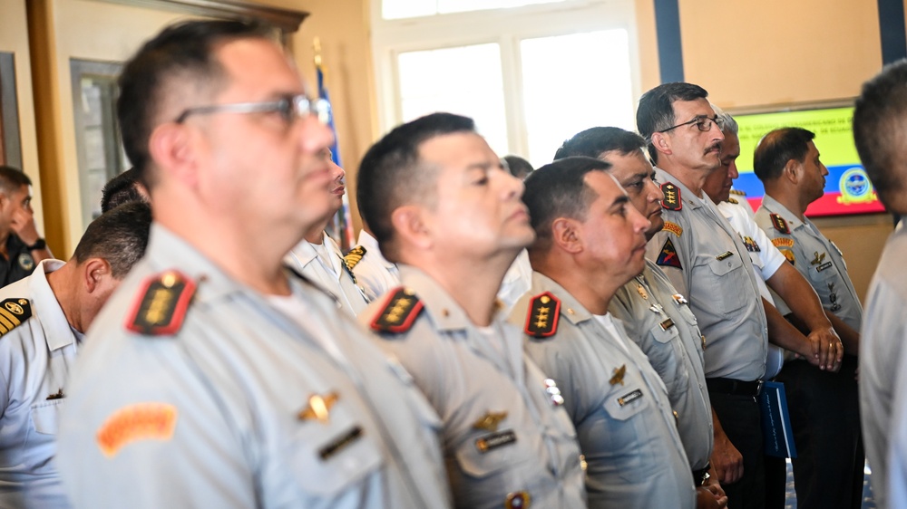 Joint Military Defense Academy of the Armed Forces of Ecuador visits the IADC