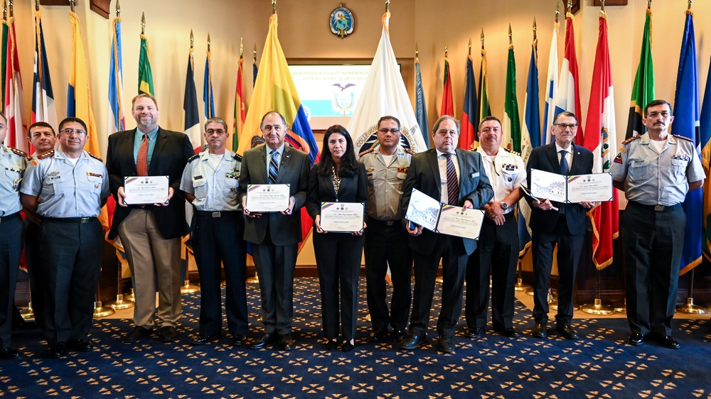 Joint Military Defense Academy of the Armed Forces of Ecuador visits the IADC