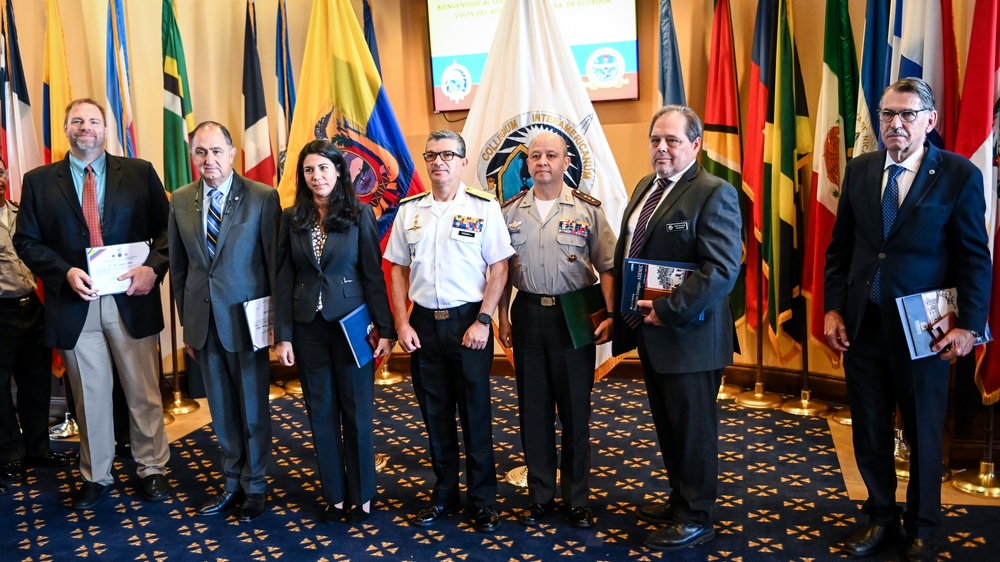 Joint Military Defense Academy of the Armed Forces of Ecuador visits the IADC