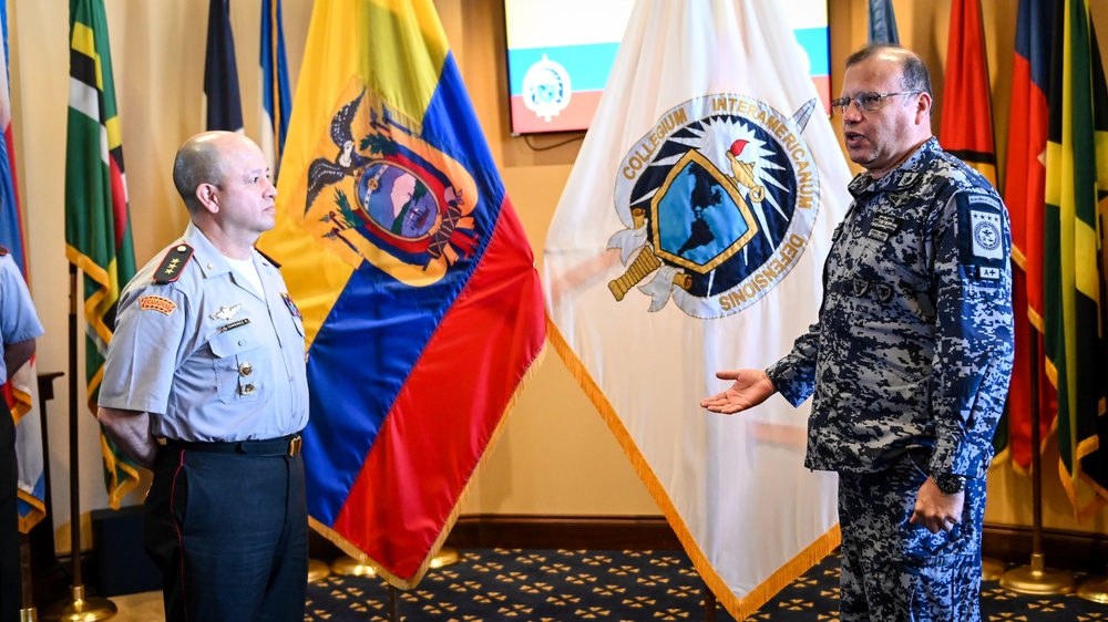 Joint Military Defense Academy of the Armed Forces of Ecuador visits the IADC