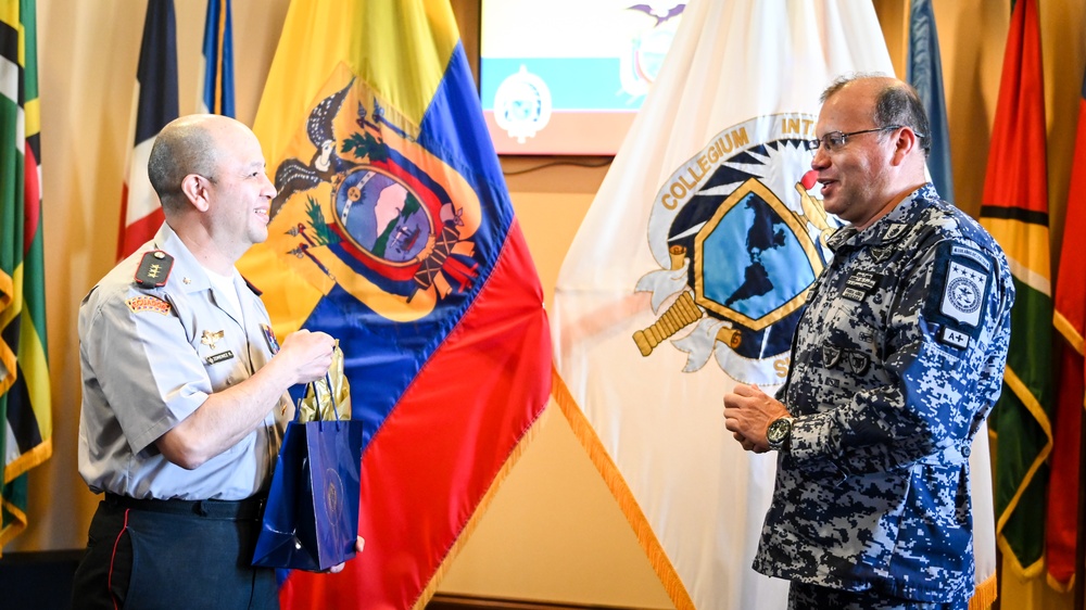 Joint Military Defense Academy of the Armed Forces of Ecuador visits the IADC