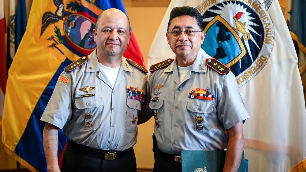 Joint Military Defense Academy of the Armed Forces of Ecuador visits the IADC