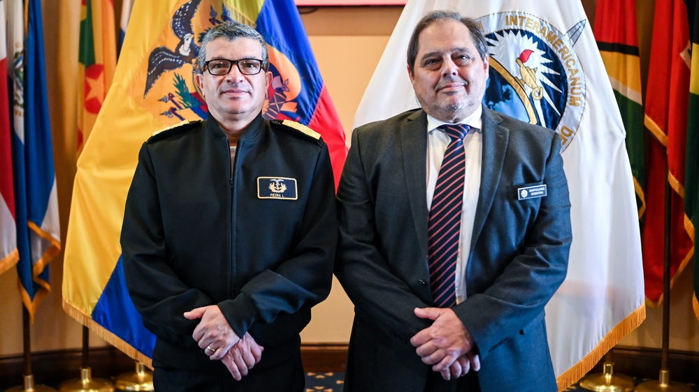 Joint Military Defense Academy of the Armed Forces of Ecuador visits the IADC
