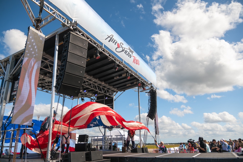 Demonstration teams boost recruiting efforts during Orlando airshow
