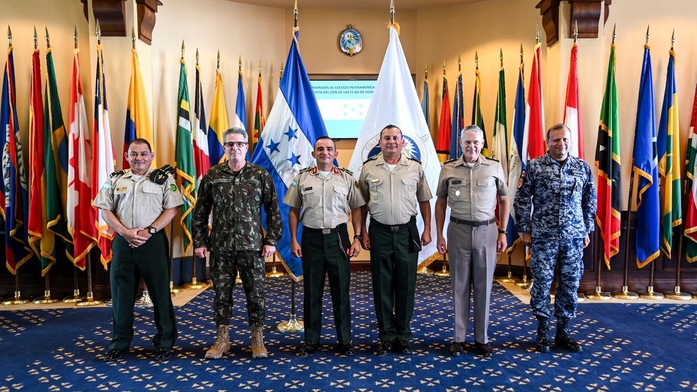 Colegio de Defensa Nacional de las Fuerzas Armadas de Honduras Visits the IADC