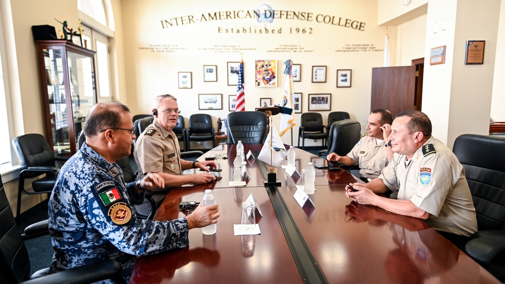 Colegio de Defensa Nacional de las Fuerzas Armadas de Honduras Visits the IADC