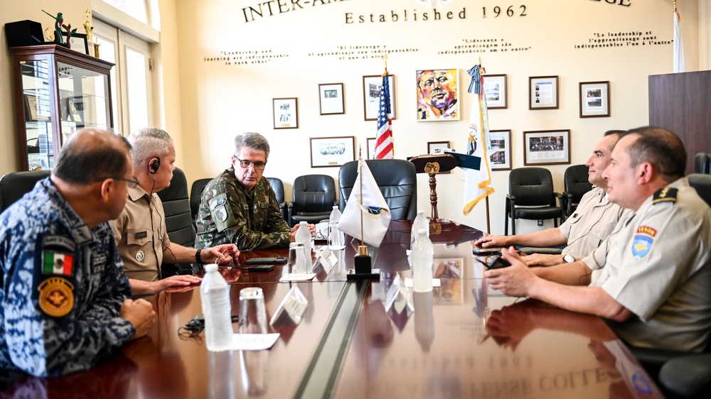 Colegio de Defensa Nacional de las Fuerzas Armadas de Honduras Visits the IADC