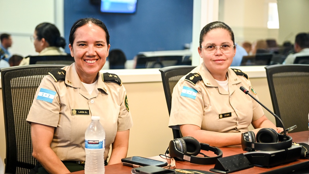 Colegio de Defensa Nacional de las Fuerzas Armadas de Honduras Visits the IADC