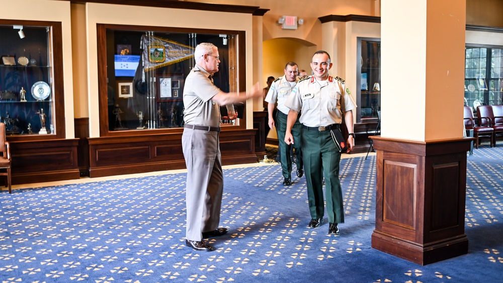 Colegio de Defensa Nacional de las Fuerzas Armadas de Honduras Visits the IADC