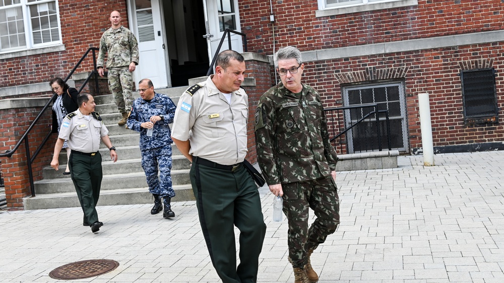 Colegio de Defensa Nacional de las Fuerzas Armadas de Honduras Visits the IADC