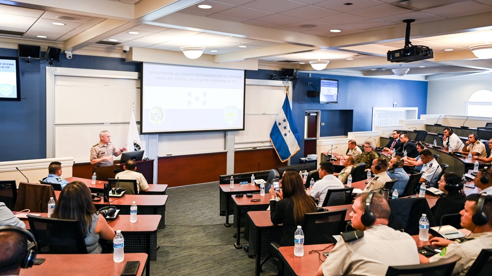 Colegio de Defensa Nacional de las Fuerzas Armadas de Honduras Visits the IADC