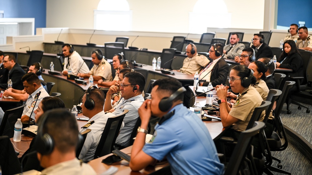 Colegio de Defensa Nacional de las Fuerzas Armadas de Honduras Visits the IADC