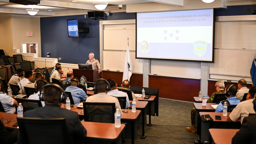 Colegio de Defensa Nacional de las Fuerzas Armadas de Honduras Visits the IADC