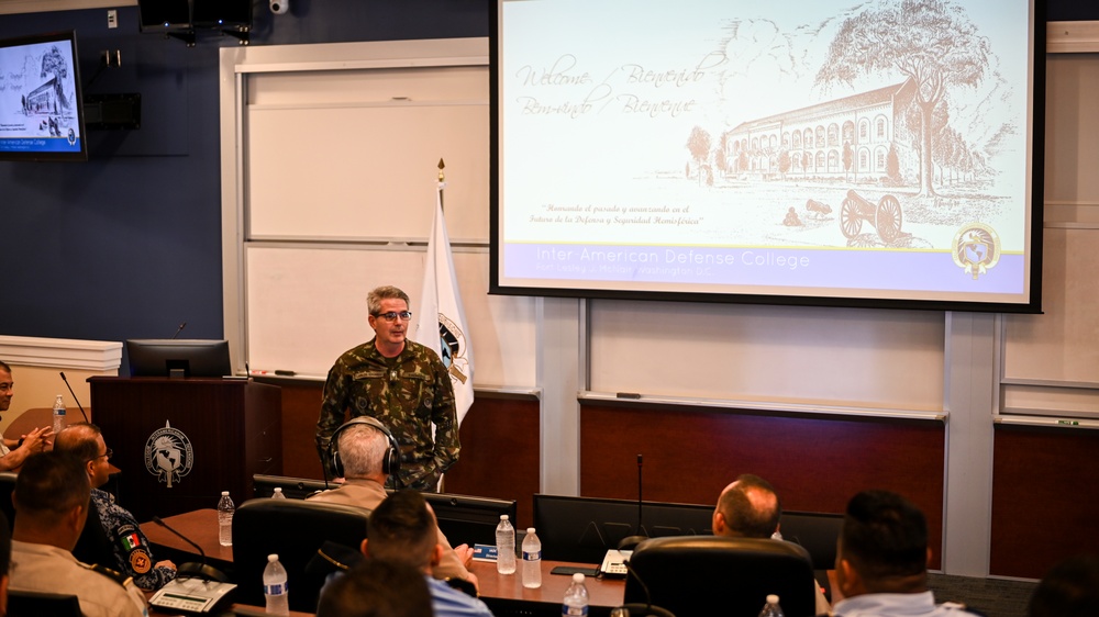 Colegio de Defensa Nacional de las Fuerzas Armadas de Honduras Visits the IADC