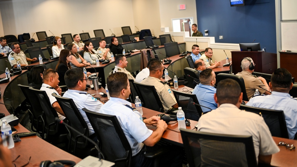 Colegio de Defensa Nacional de las Fuerzas Armadas de Honduras Visits the IADC