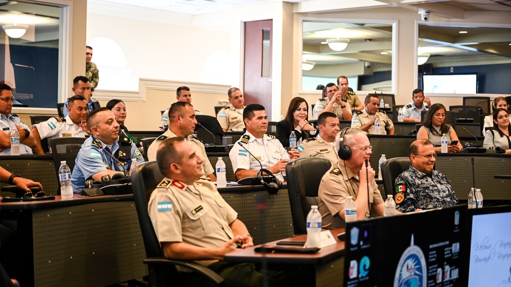 Colegio de Defensa Nacional de las Fuerzas Armadas de Honduras Visits the IADC