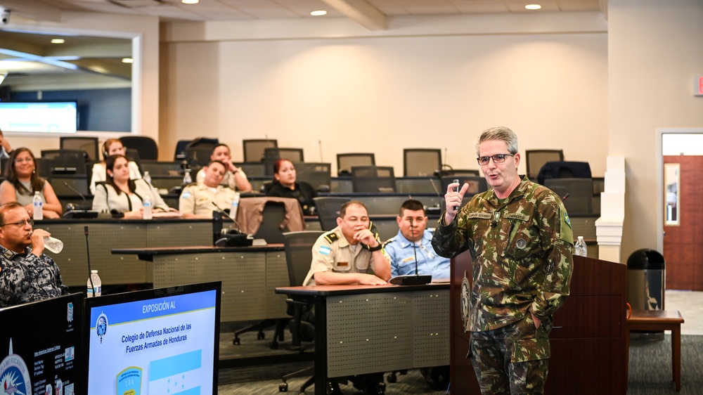 Colegio de Defensa Nacional de las Fuerzas Armadas de Honduras Visits the IADC