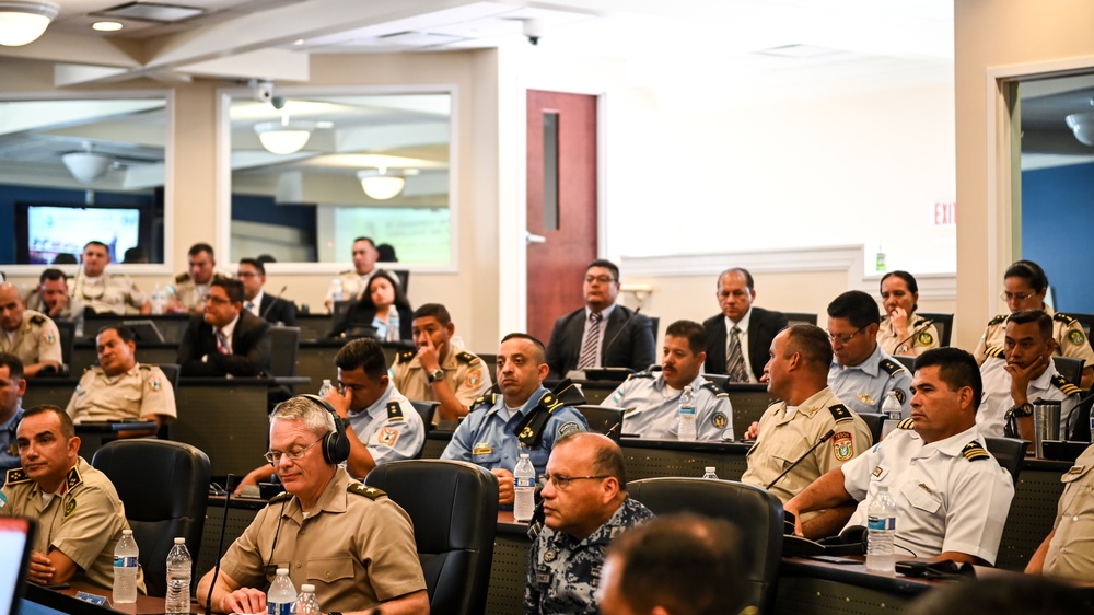 Colegio de Defensa Nacional de las Fuerzas Armadas de Honduras Visits the IADC