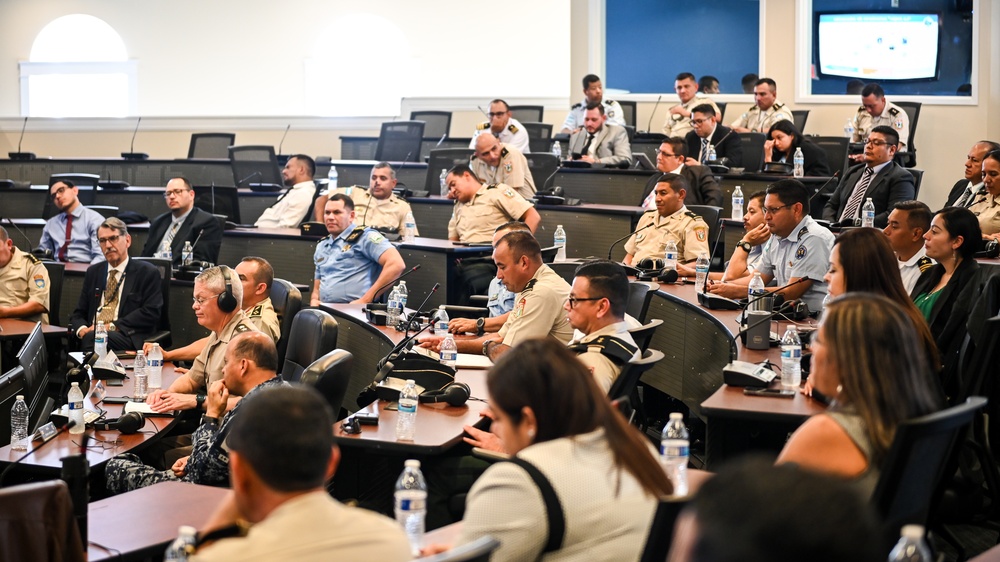 Colegio de Defensa Nacional de las Fuerzas Armadas de Honduras Visits the IADC