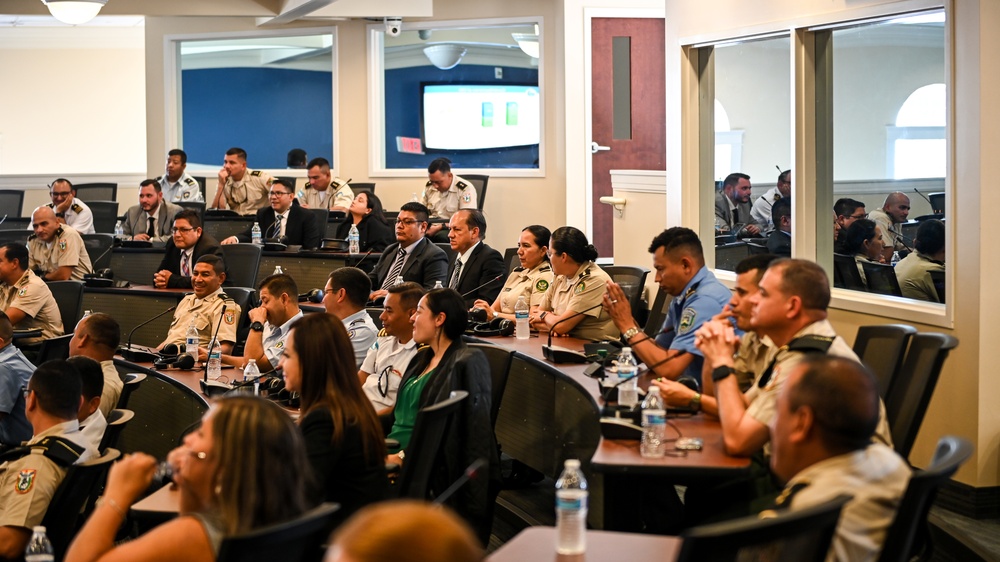 Colegio de Defensa Nacional de las Fuerzas Armadas de Honduras Visits the IADC