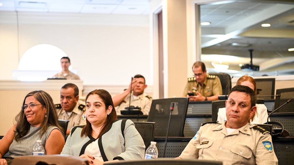 Colegio de Defensa Nacional de las Fuerzas Armadas de Honduras Visits the IADC