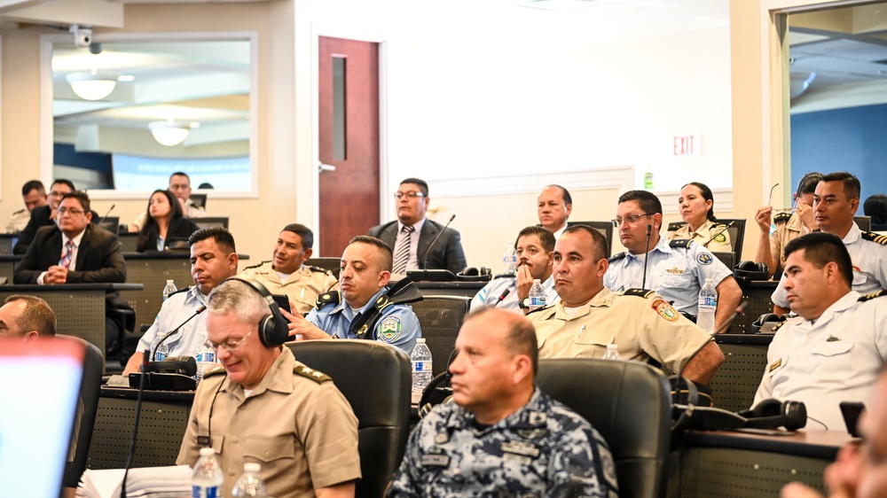 Colegio de Defensa Nacional de las Fuerzas Armadas de Honduras Visits the IADC