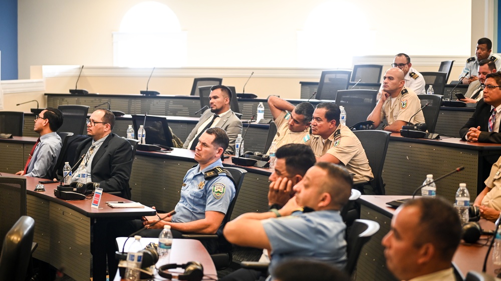 Colegio de Defensa Nacional de las Fuerzas Armadas de Honduras Visits the IADC