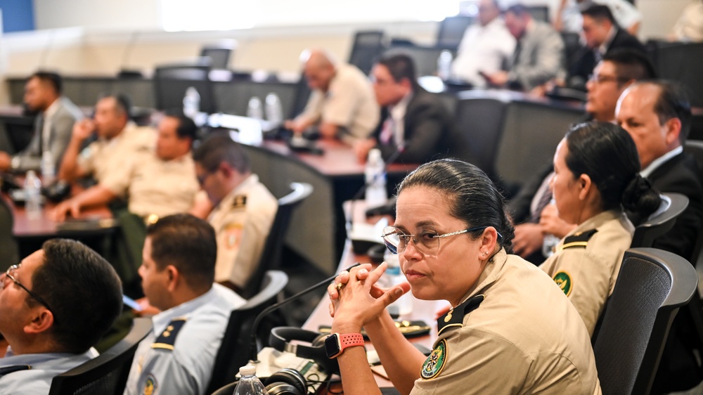 Colegio de Defensa Nacional de las Fuerzas Armadas de Honduras Visits the IADC