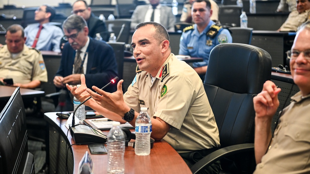 Colegio de Defensa Nacional de las Fuerzas Armadas de Honduras Visits the IADC