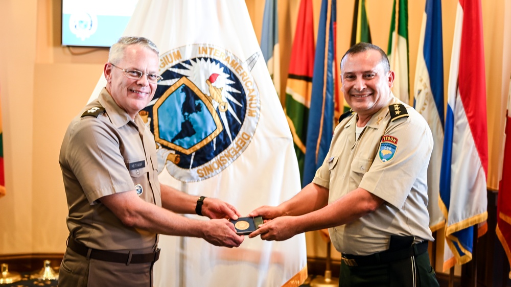 Colegio de Defensa Nacional de las Fuerzas Armadas de Honduras Visits the IADC