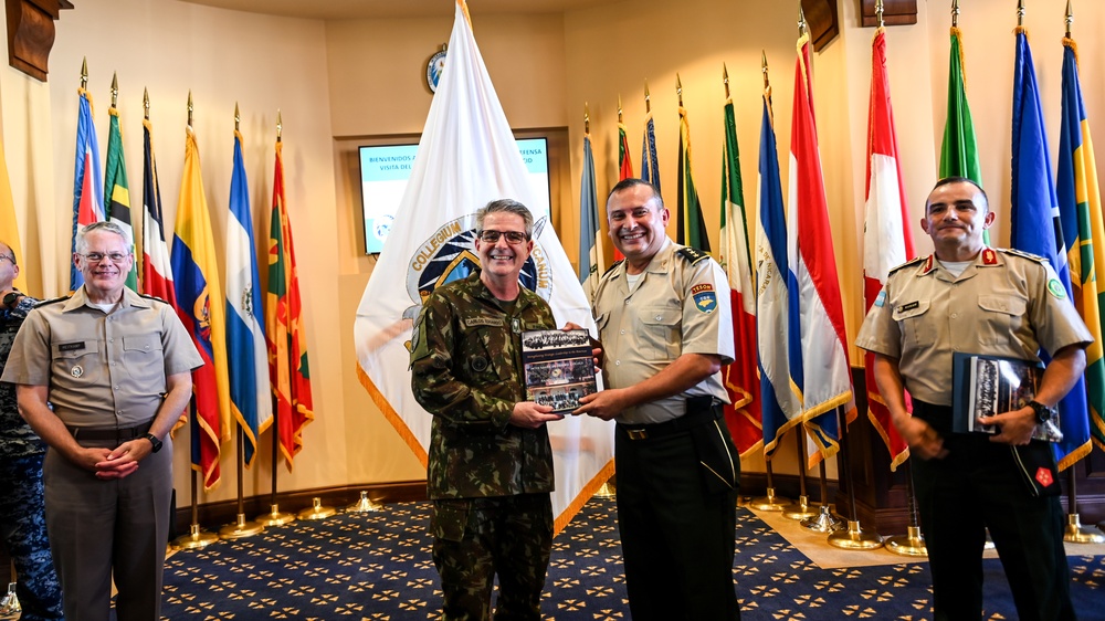 Colegio de Defensa Nacional de las Fuerzas Armadas de Honduras Visits the IADC