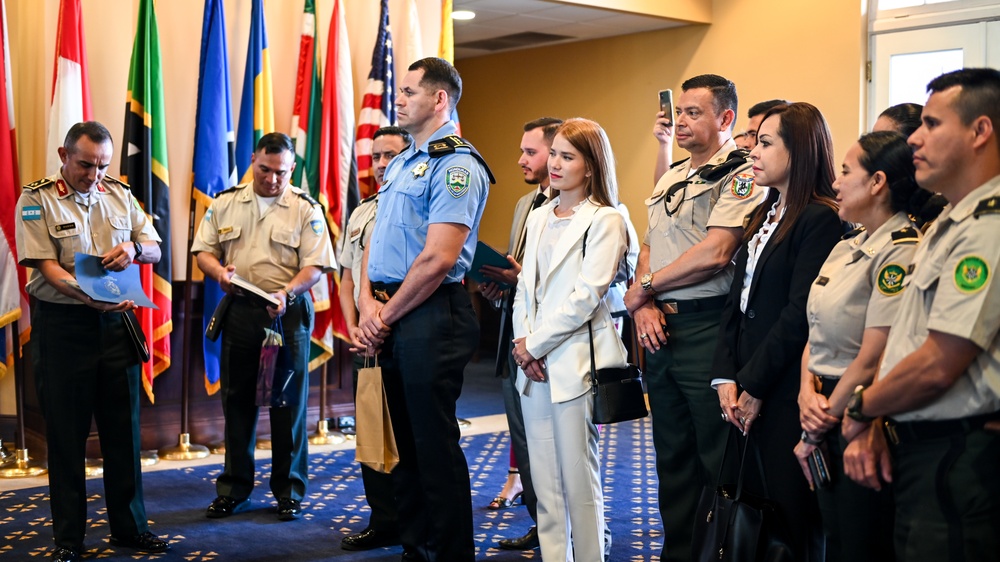 Colegio de Defensa Nacional de las Fuerzas Armadas de Honduras Visits the IADC