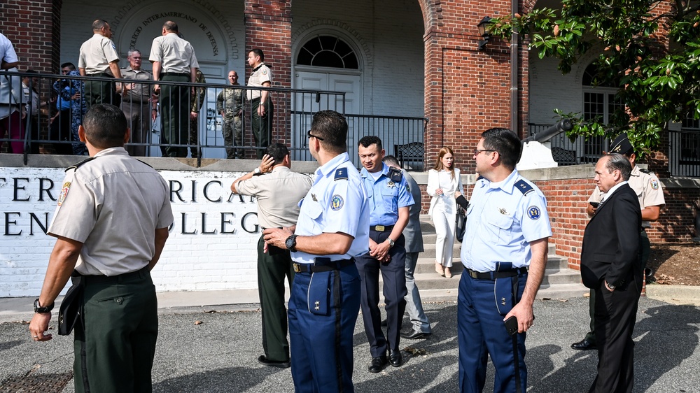 Colegio de Defensa Nacional de las Fuerzas Armadas de Honduras Visits the IADC