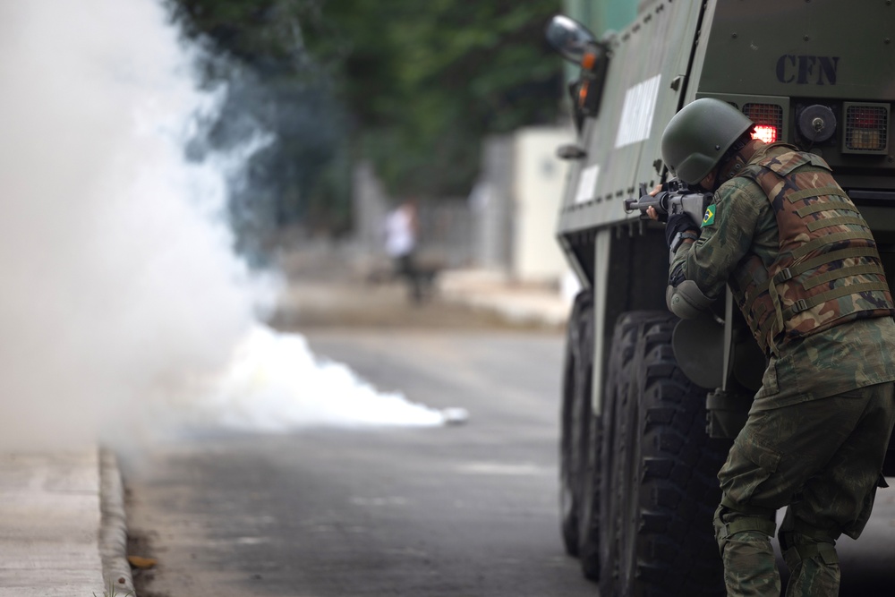 Brazilian Marine Corps demonstrates capabilities to Marines with U.S. Marine Corps Forces, South, during 2024 Operational Naval Infantry Committee