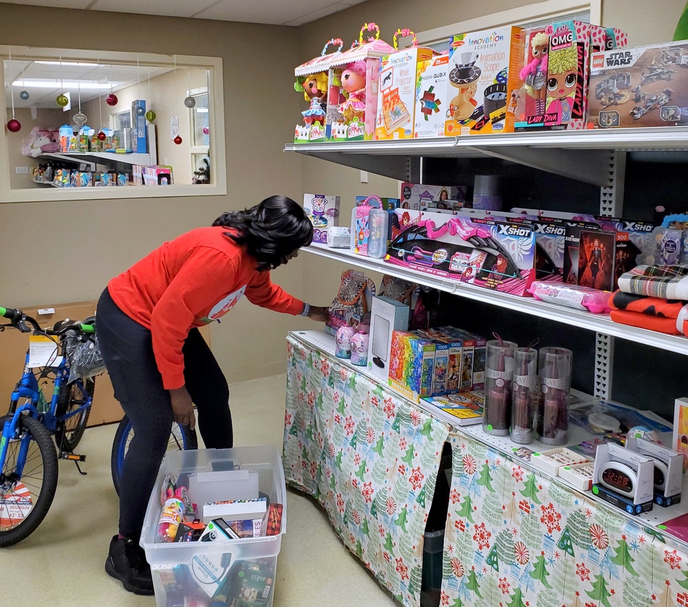Santa’s Castle at JBLM ready to spread holiday cheer 