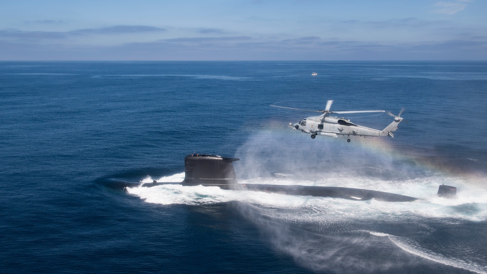 US, Chilean Navies Perform Hoisting Exercise