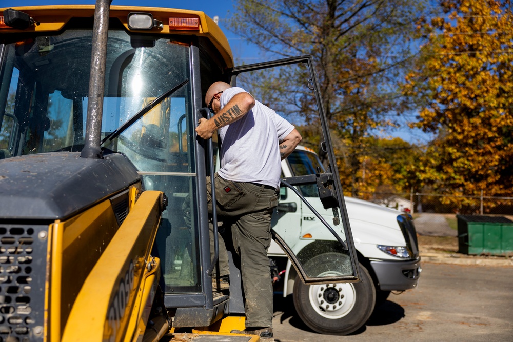 Maintenance workers preserve shoreline at Shenango River Lake