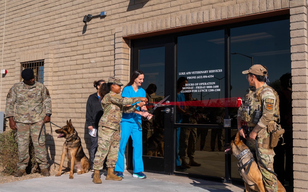 Veterinary Clinic Holds Ribbon Cutting for New Facility