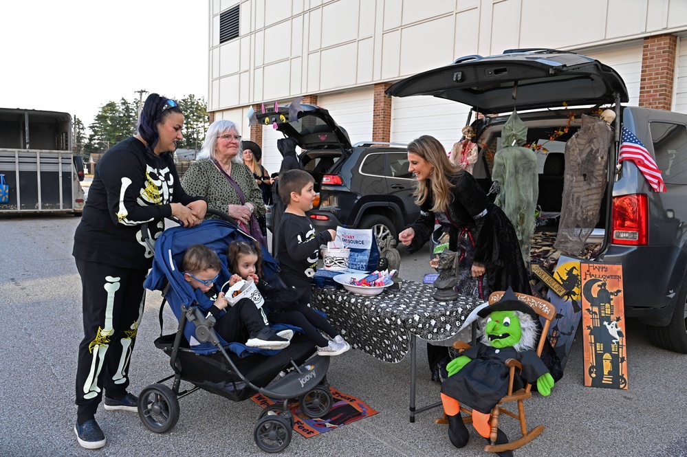 DVIDS - Images - NH National Guard Hosts 'Trunk Or Treat' Halloween ...