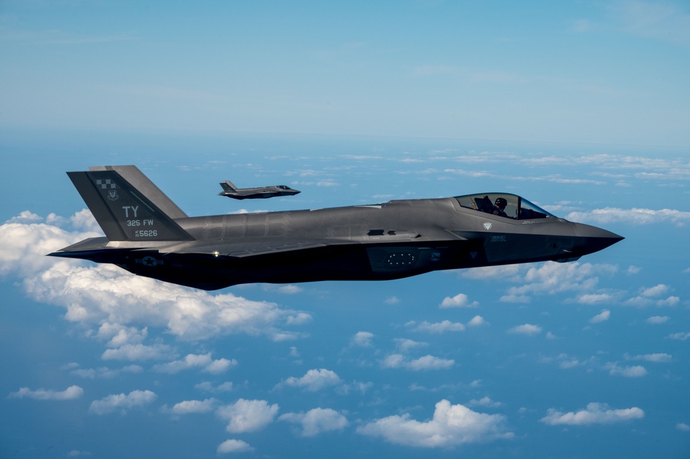 F-35s coast the beach