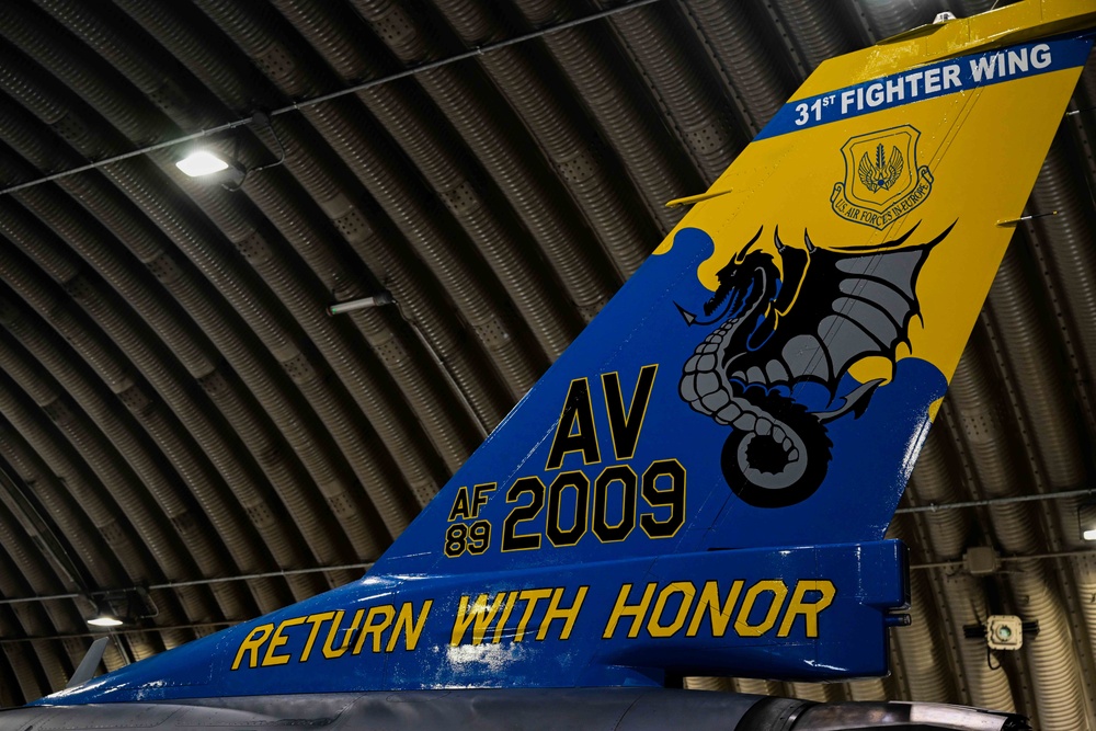 New heritage tail illuminates the skies