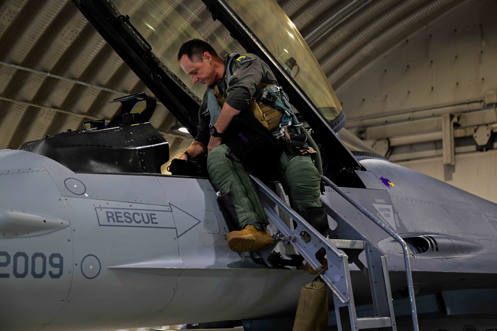 New heritage tail illuminates the skies