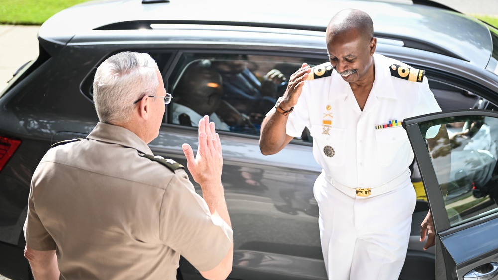 Chief of the Barbados Defense Forces Visits the IADC