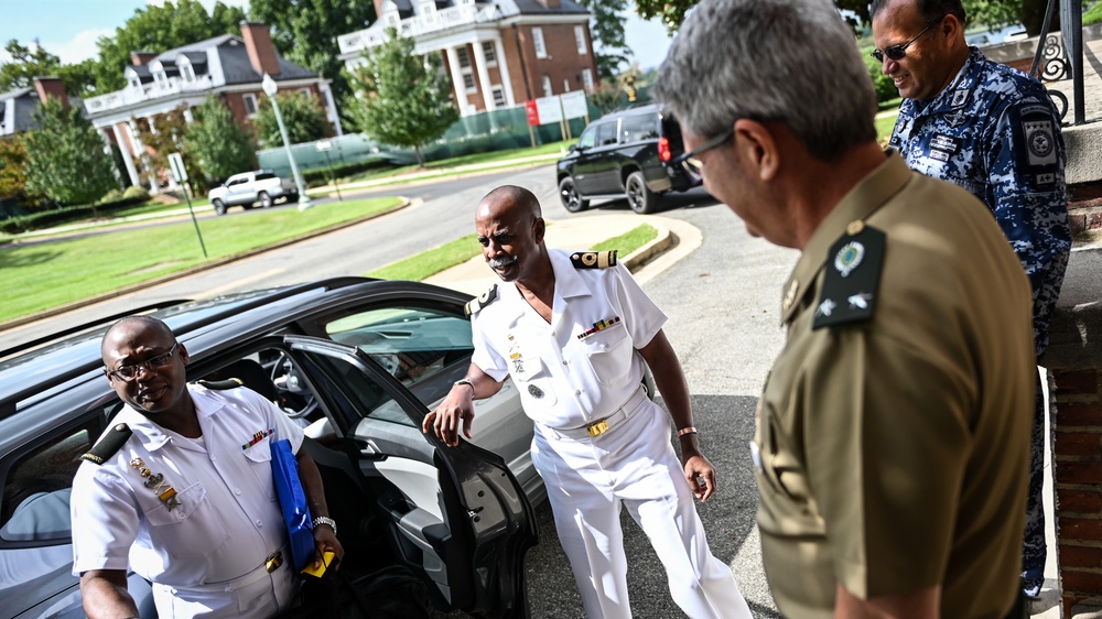 Chief of the Barbados Defense Forces Visits the IADC