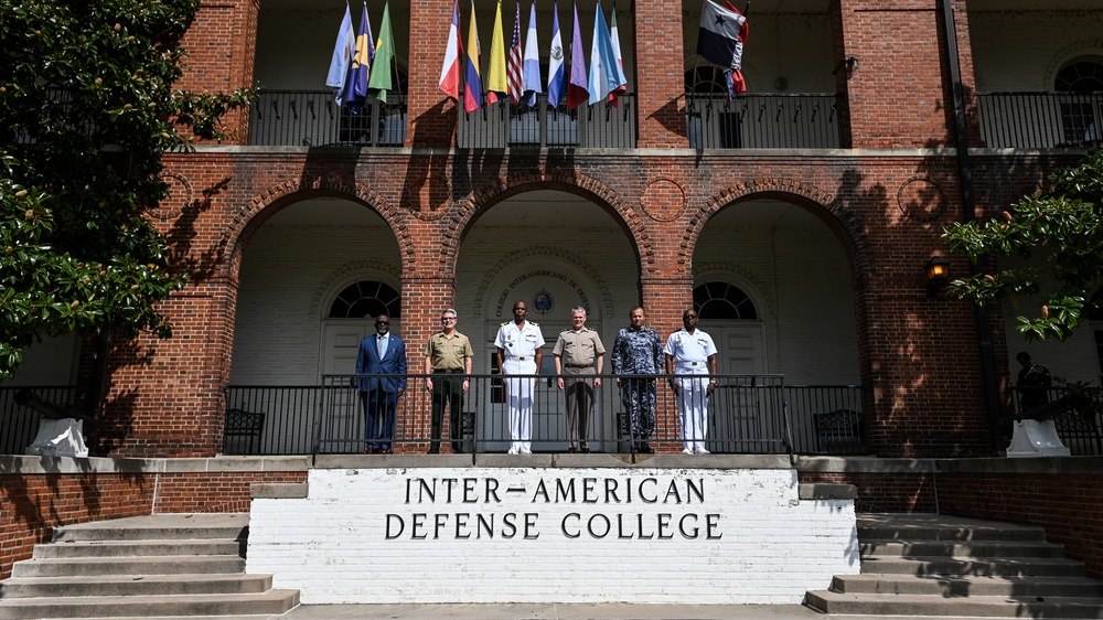 Chief of the Barbados Defense Forces Visits the IADC